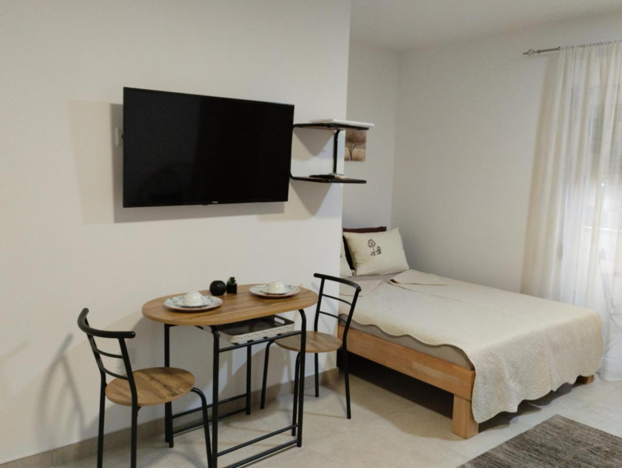 Iris Apartment Ivanica Exterior photo